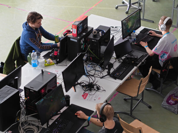 OLYMPUS DIGITAL CAMERA